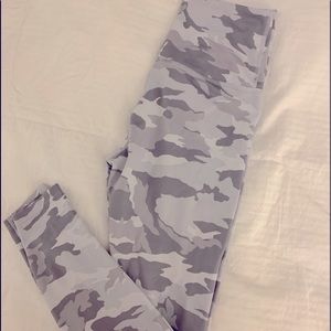 Beyond Yoga grey camo leggings